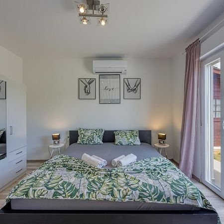 Villa Frontera Croatia Пореч Экстерьер фото